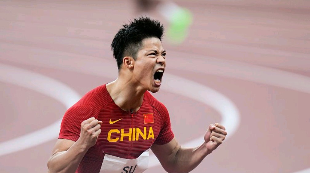 苏炳添刷新世界纪录，塔图姆教练激动落泪！